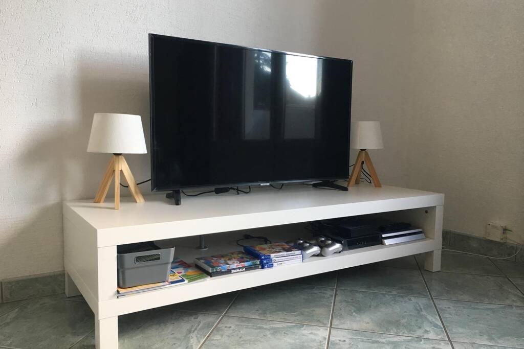 アヌシーLes Iles - Parking, Balcon, Netflix & Ps4!アパートメント エクステリア 写真